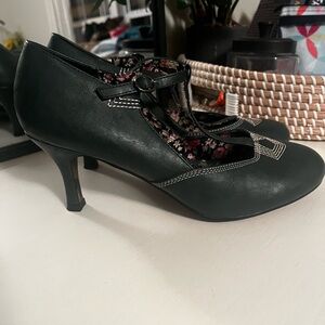 Bettie Page by Ellie Emerald Green Mary Jane Heels Floral Lining Retro Size 10